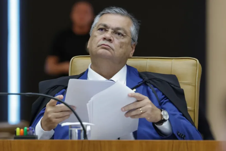 bloqueio-de-bens-de-cunha-por-dino-deixa-centrao-em-alerta-em-camara