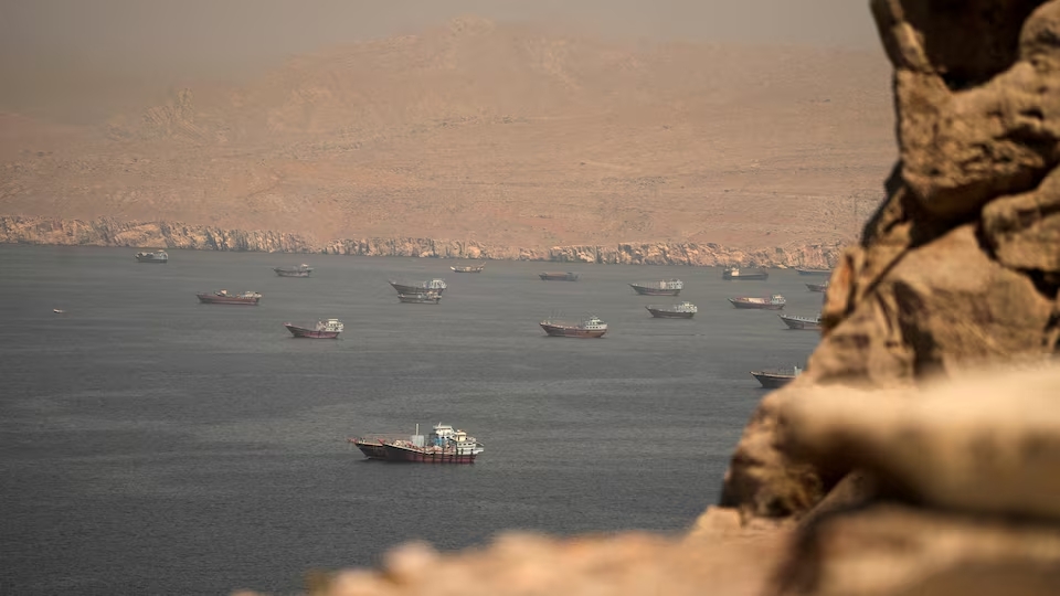 bloqueio-naval-de:-bloqueio-naval-de-trump-contra-o-ira-comeca-em-hormuz-e-ataques-se-intensificam