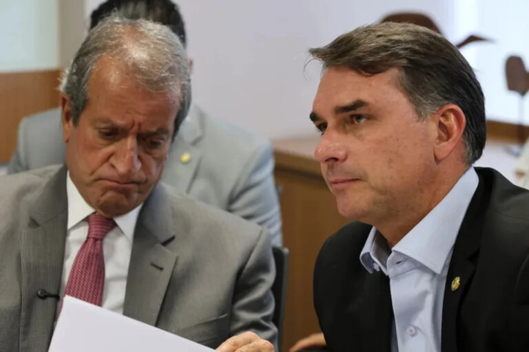 se-eleito-for,-flavio-vai-conceder-indulto-ao-pai-jair-bolsonaro,-acredita-valdemar