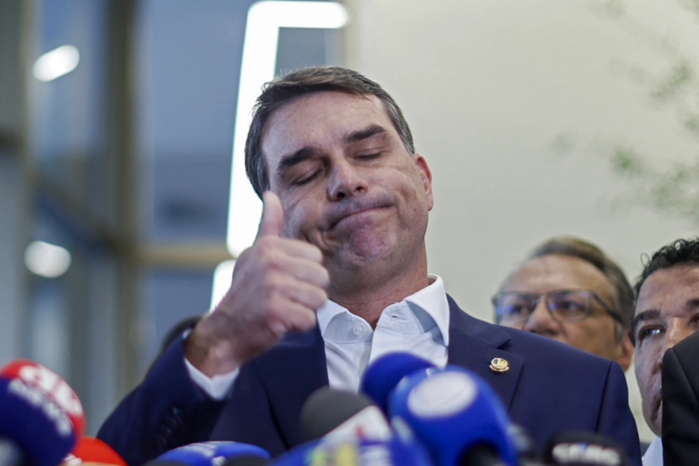 o-senador-flavio-bolsonaro.-foto:-reproducao-pesquisas-internas-do-pl-no-rio-de-janeiro-tem-gerado-preocupa…