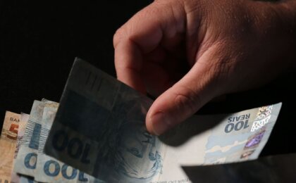 abono-salarial-libera-r$-5,4-bi-nesta-quarta;-confira-o-calendario-e-quem-recebe