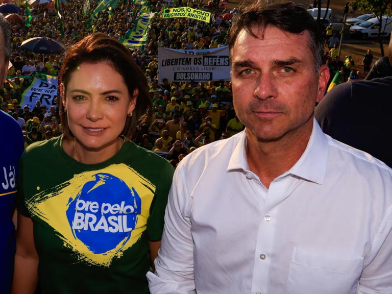 efeito-michelle?-rejeicao-de-flavio-bolsonaro-dispara-apos-video,-diz-quaest