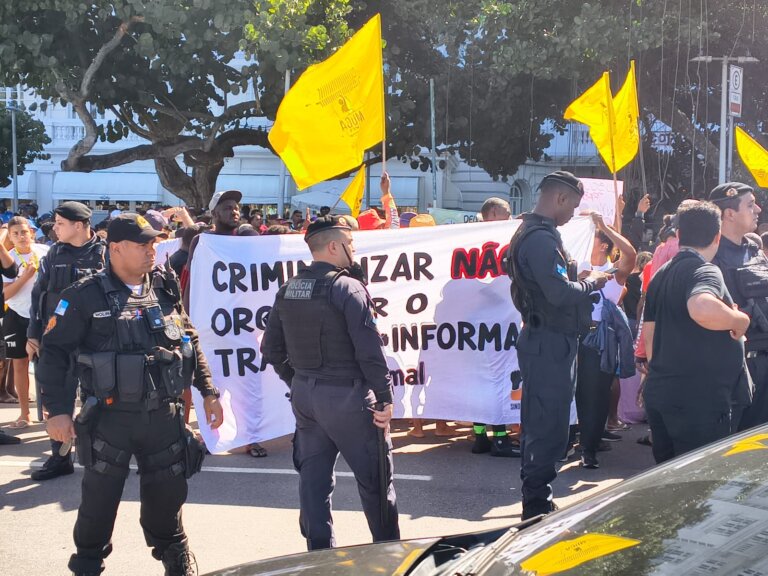 camelos-protestam-em-copacabana-contra-operacao-tolerancia-zero,-que-comeca-nesta-quinta