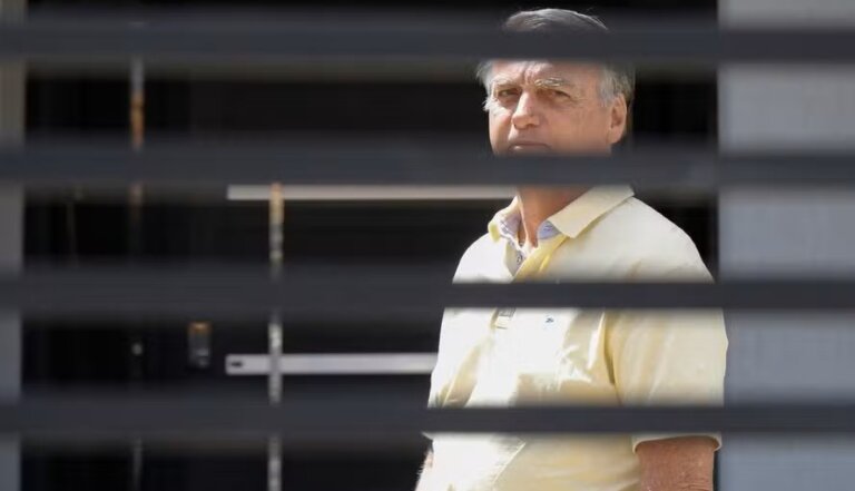 defesa-diz-ao-stf-que-bolsonaro-nao-sabia-que-flavio-divulgaria-carta-nas-redes
