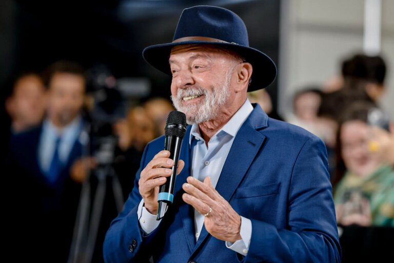 lula-melhora-aprovacao-e-abre-12-pontos-sobre-flavio-bolsonaro-em-quaest