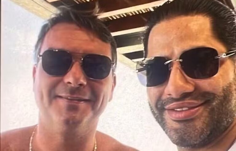 flavio-bolsonaro-alega-que-nunca-viu-“sicario”-e-que-foto-pode-ter-sido-feita-por-ia