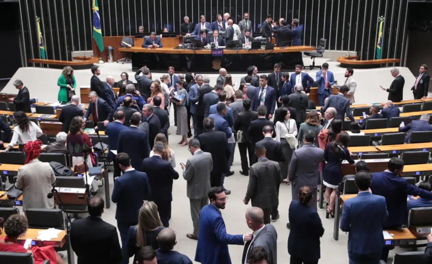 quaest:-fim-da-escala-6×1-tem-apoio-de-69%-dos-brasileiros-e-maioria-quer-mais-tempo-para-a-familia