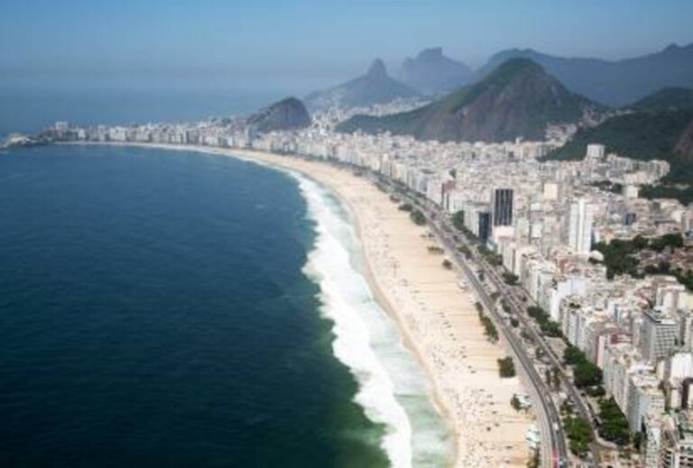 o-desaparecimento-de-um-adolescente-de-17-anos-mobiliza-equipes-de-resgate-na-praia-de-copacabana,-na-zona-…