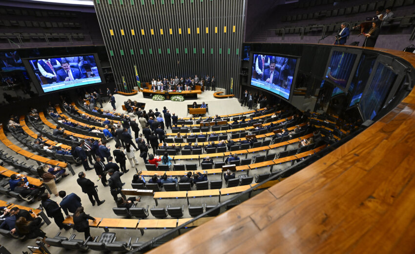 senado-quase-nao-reduz-desigualdade-racial-em-tres-eleicoes