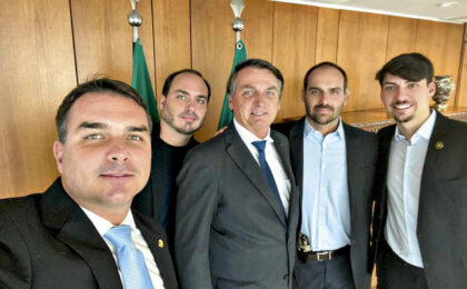 tres-filhos-de-bolsonaro-podem-ficar-desempregados-apos-eleicao;-entenda
