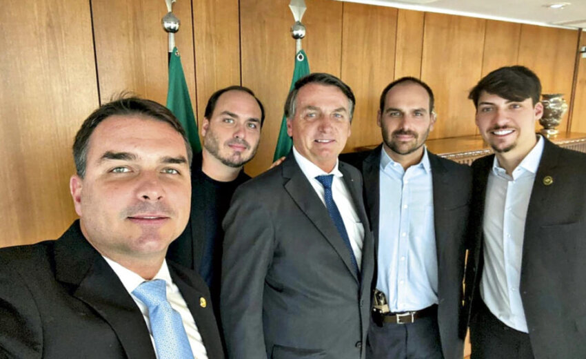 tres-filhos-de-bolsonaro-podem-ficar-desempregados-apos-eleicao;-entenda