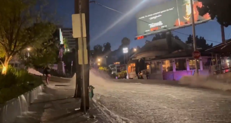 video-–-ruas:-video-–-ruas-viram-rios-apos-vazamento-de-agua-em-los-angeles
