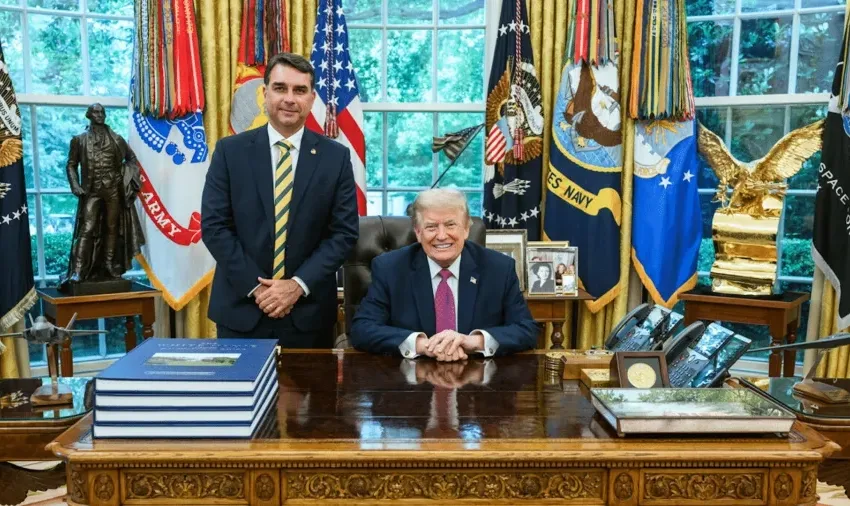 leonardo-sakamoto:-trump-ataca-brasil-e-o-pix-para-tentar-eleger-flavio-bolsonaro