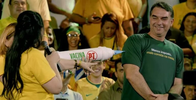 flavio-bolsonaro-perde-apoio-na-direita-nao-bolsonarista,-mas-mantem-ofensiva-contra-stf