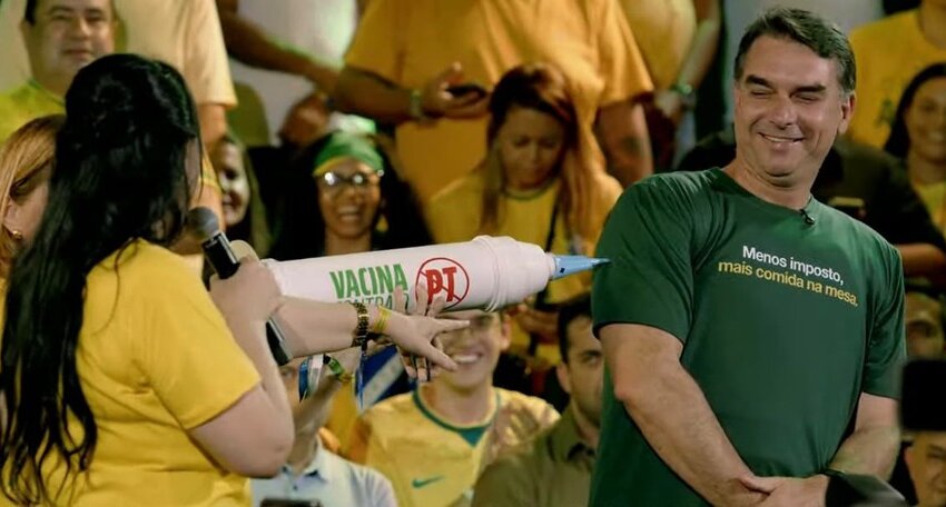 flavio-bolsonaro-perde-apoio-na-direita-nao-bolsonarista,-mas-mantem-ofensiva-contra-stf