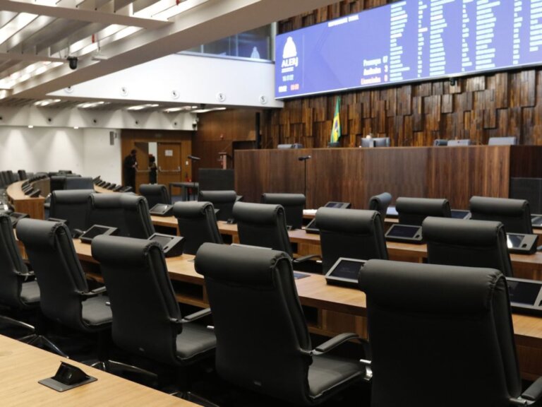 prisoes,-buscas-e-dinheiro-vivo:-escandalos-atingem-oito-nomes-eleitos-para-a-alerj-em-dez-meses
