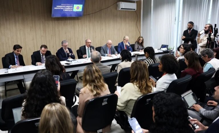 governo-promete-credito-e-novos-mercados-para-empresas-atingidas-por-tarifaco-dos-eua