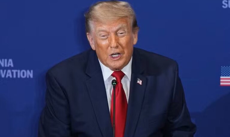 tarifaco-de-trump-vai-atingir-us$-7,4-bilhoes-em-exportacoes-brasileiras,-diz-ministro