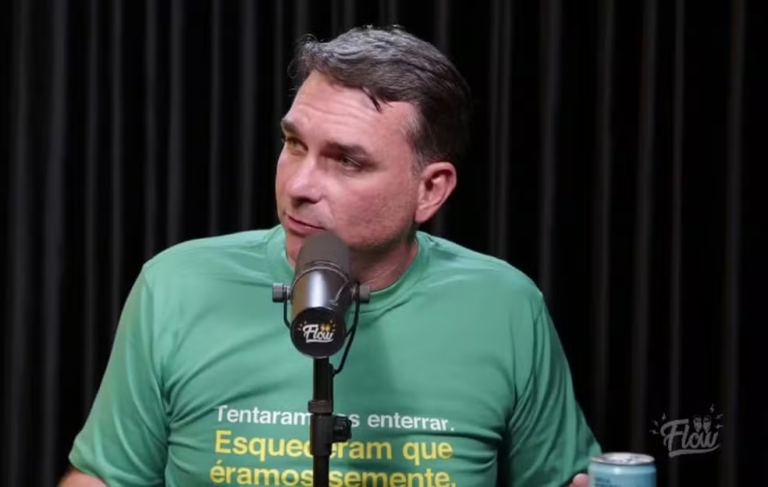 flavio-bolsonaro-diz-que-teria-“estancado”-michelle-se-nao-fosse-mulher-de-seu-pai