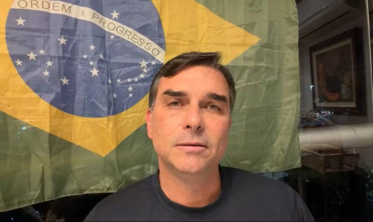 aliados-de-flavio-bolsonaro-miram-lula-nas-redes-apos-tarifaco-dos-eua