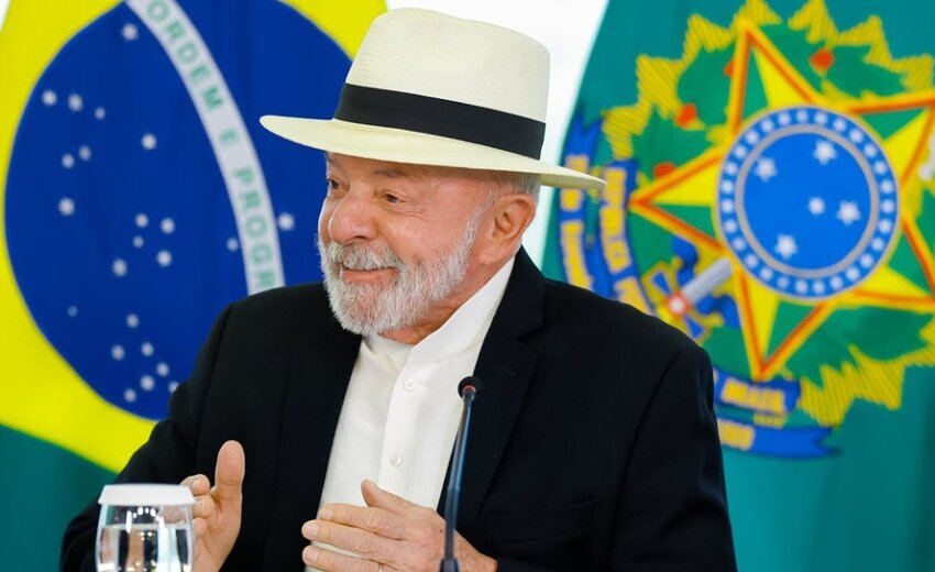 “ninguem-vai-mudar-o-pix”,-diz-lula-apos-novo-tarifaco-dos-eua