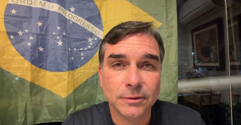 moraes-marca-depoimento-de-flavio-bolsonaro-a-pf-sobre-calunia-contra-lula;-saiba-a-data