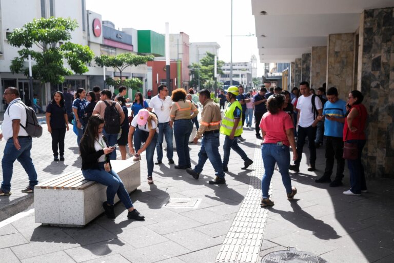 terremoto-de-7,3-atinge-costa-do-mexico-e-alerta-de-tsunami-chega-a-outros-paises