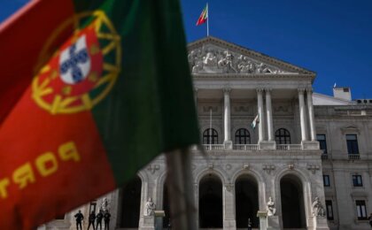 parlamento-de-portugal-fecha-ultimas-vias-de-regularizacao-sem-visto-e-atinge-estudantes-brasileiros