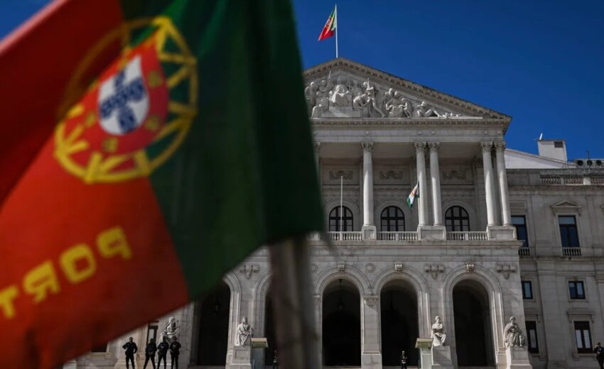 parlamento-de-portugal-fecha-ultimas-vias-de-regularizacao-sem-visto-e-atinge-estudantes-brasileiros