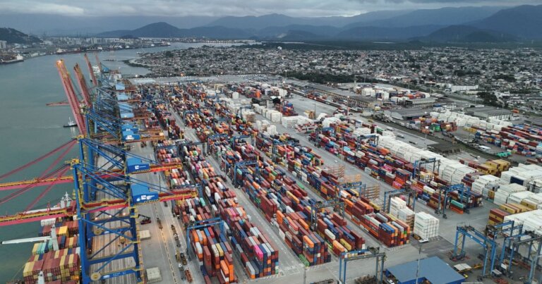 sao-paulo-e-santa-catarina-concentram-metade-do-impacto-do-tarifaco-de-trump,-diz-apex