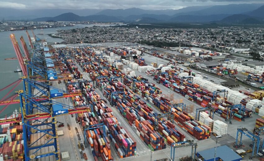 sao-paulo-e-santa-catarina-concentram-metade-do-impacto-do-tarifaco-de-trump,-diz-apex