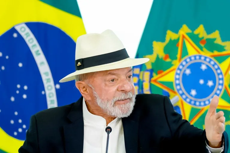 lula-reage-a-tarifaco-de-trump-e-diz-que-brasil-“nao-aceita-desaforo”