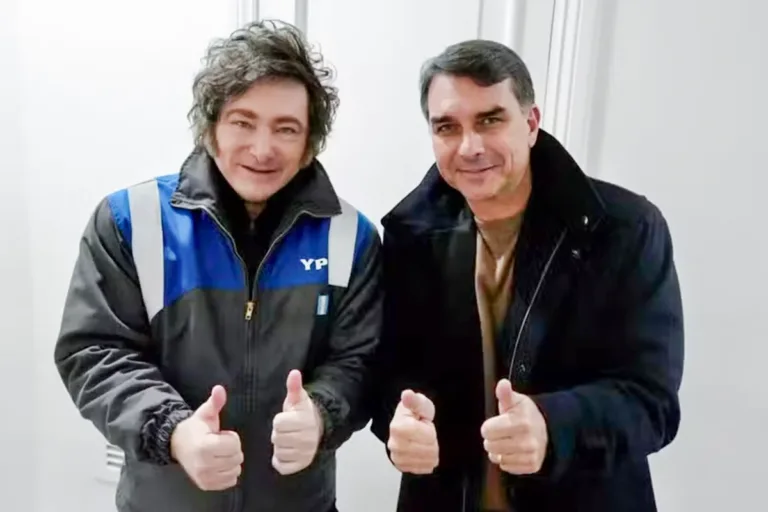 flavio-bolsonaro-recebe-sugestao-para-pedir-ajuda-de-milei-contra-tarifaco-de-trump