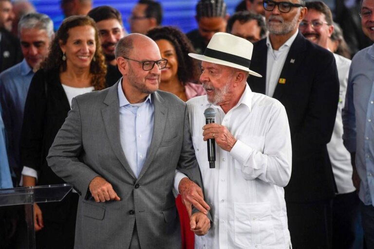 ricardo-couto-chora-ao-lado-de-lula-e-plateia-surpreende-com-grito-de-‘fica’;-video