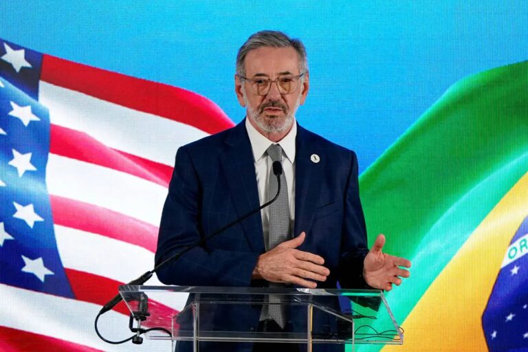 “brasil-nao-vai-ceder”,-diz-ministro-de-lula-sobre-tarifaco-de-trump-ser-sancao-politica