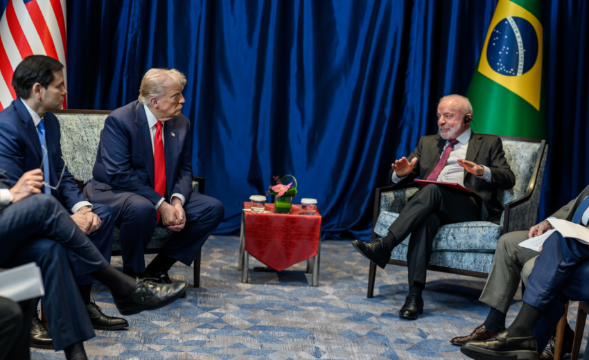 pt-exige-reacao-ao-tarifaco-de-trump-e-acusa-familia-bolsonaro-de-lobby-pelos-eua