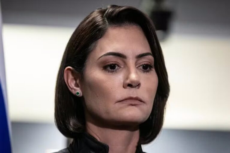 michelle-bolsonaro-e-seu-enteado,-o-pre-candidato-a-presidencia,-flavio-bolsonaro-(pl).