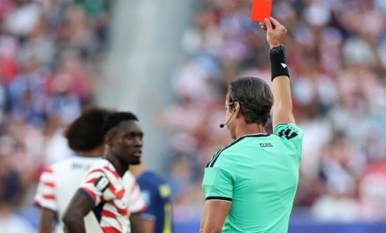 balogun-diz-que-liberacao-da-fifa-apos-vermelho-em-copa-pareceu-brincadeira