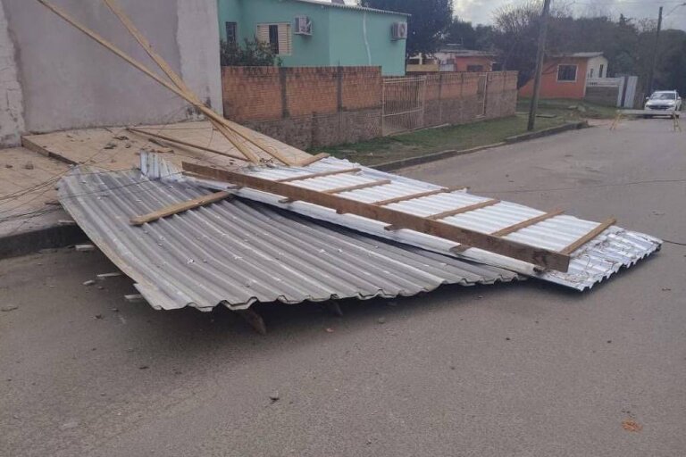 temporais-deixam-18-cidades-do-rs-com-telhados-danificados-e-moradores-desalojados