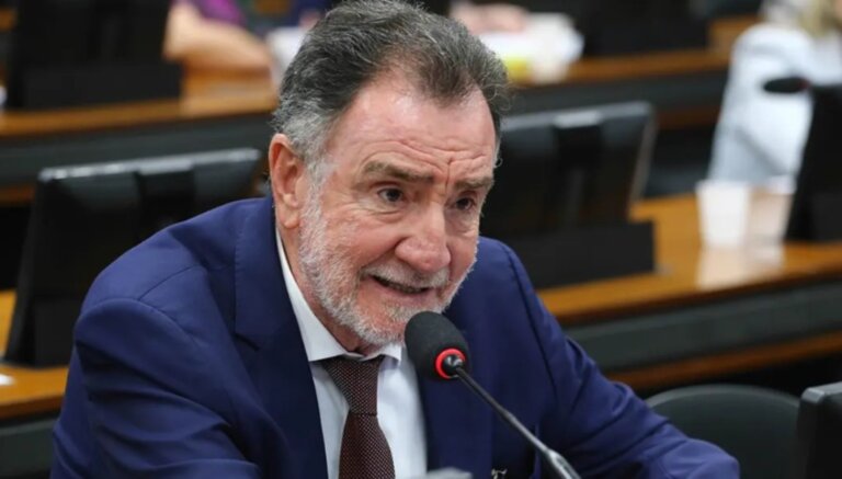 patrus-ananias-acata-pedido-de-lula-e-entra-na-disputa-pelo-governo-de-minas-gerais