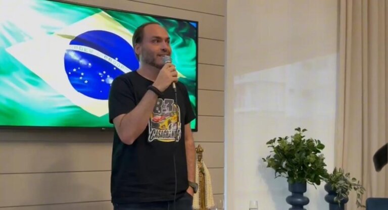 carlos-bolsonaro-inclui-na-pre-campanha-ex-secretario-de-aliado-que-chamou-jair-bolsonaro-de-“tragedia”