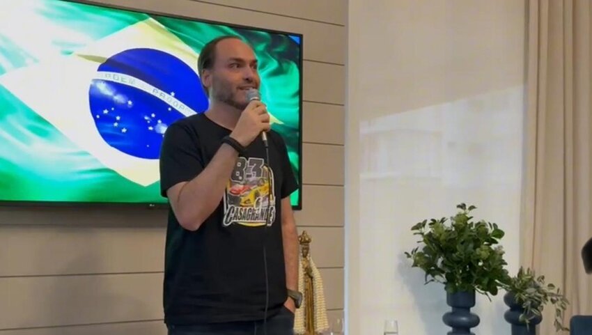 carlos-bolsonaro-inclui-na-pre-campanha-ex-secretario-de-aliado-que-chamou-jair-bolsonaro-de-“tragedia”