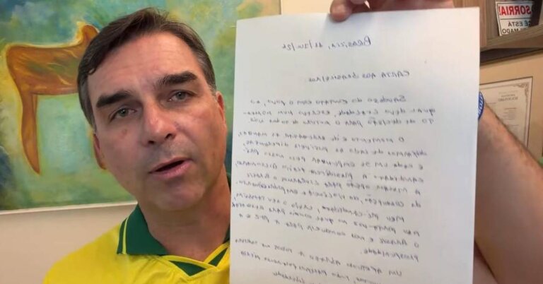 flavio-bolsonaro-pode-levar-multa-de-ate-r$-25-mil-apos-ler-carta-de-jair-em-live