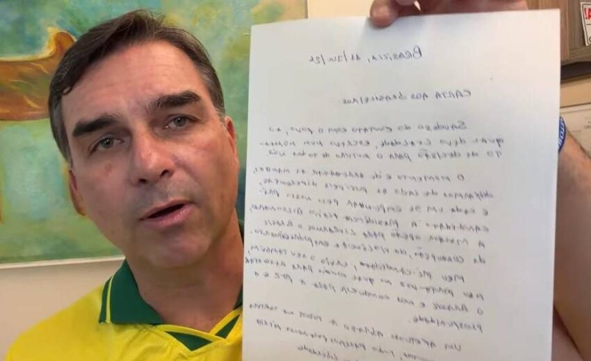 flavio-bolsonaro-pode-levar-multa-de-ate-r$-25-mil-apos-ler-carta-de-jair-em-live