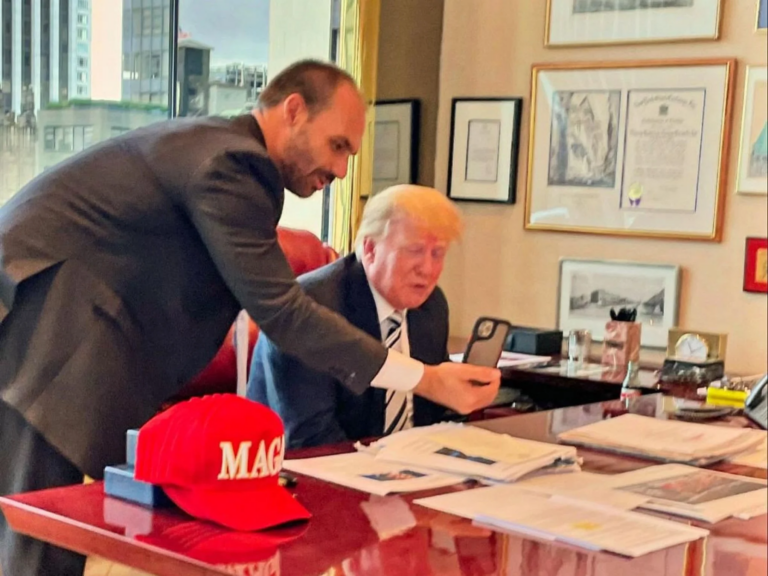 eduardo-bolsonaro-e-donald-trump.