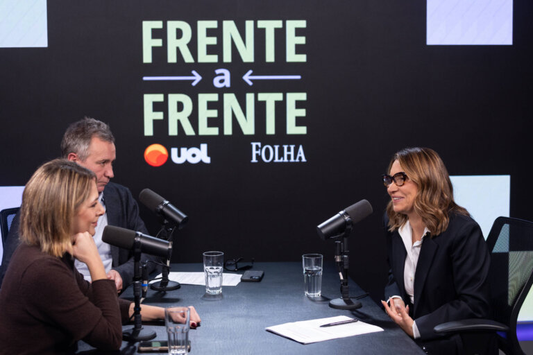 direita-ve-gesto-de-janja-a-michelle-e-damares-como-sinal-contra-ataques-a-mulheres