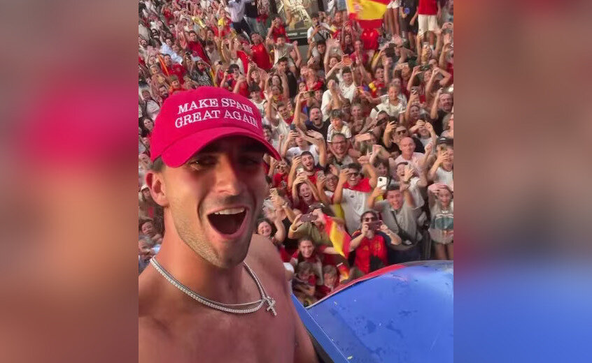 ?make-spain-great-again”:-ferran-torres-celebra-titulo-com-bone-inspirado-em-trump