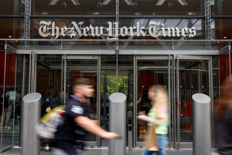 trump-usa-investigacao-federal-para-tentar-descobrir-fontes-do-new-york-times