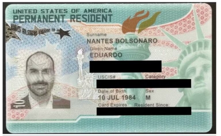 eduardo-ganhou-green-card-por-“habilidades-extraordinarias”,-diz-paulo-figueiredo