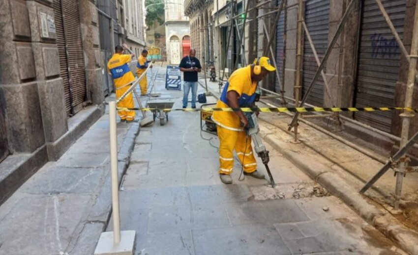 ruas-historicas-do-centro-passam-por-obras-de-recuperacao-de-piso